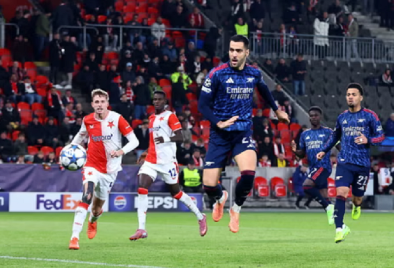 doi-truong-slavia-prague-buc-xuc-arsenal-thang-nho-trong-tai